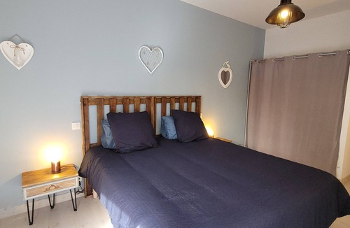 Soulages Bed & Breakfast | “Cézallier” Guest Room with Private Terrace and Jacuzzi