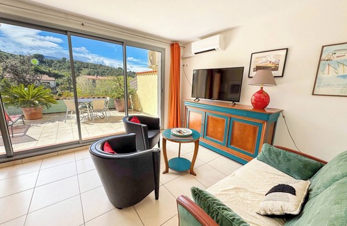 Collioure Apartment | CEZANNE: quiet, beautiful view at 250m from beaches and shops. Wireless.