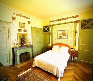 Saint-Martin-des-Plains Apartment | Château de Béthel