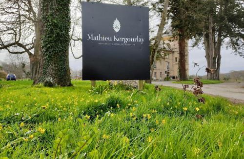 Plehedel Hotel | Château de Boisgelin - Hôtel & Restaurant Mathieu Kergourlay