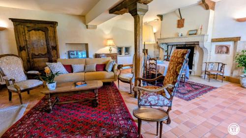 Ivry-en-Montagne House | Château de Coraboeuf - Gîte de la Marquise
