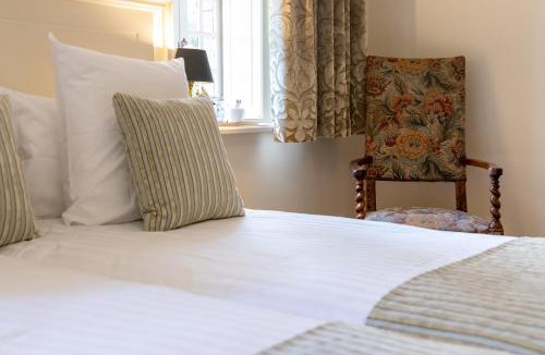 Couches Bed & Breakfast | Château de Couches dit de Marguerite de Bourgogne