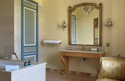 Vaux-sur-Aure Bed & Breakfast | Château de la Ferrière