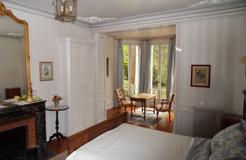 Noailly Bed & Breakfast | Château de la Motte