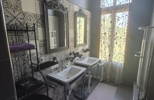 Bleneau Bed & Breakfast | Château de la Motte Jarry