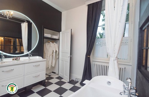 Marcilloles Bed & Breakfast | Château de la Rochetière
