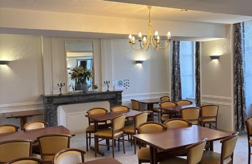St Denis de Gastines Bed & Breakfast | Château du Bourg