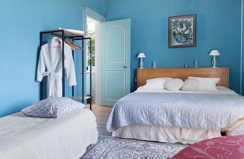 Saint-Mars-du-Desert Bed & Breakfast | Château du Perray – Comtesse Suite Room with Shared Pool