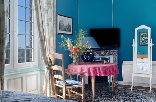Saint-Mars-du-Desert Bed & Breakfast | Château du Perray – Comtesse Suite Room with Shared Pool