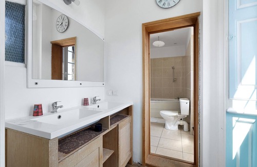Saint-Mars-du-Desert Bed & Breakfast | Château du Perray – Comtesse Suite Room with Shared Pool