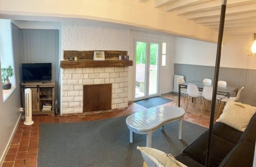 Dampierre-sous-Bouhy House | Château Guédelon 8 min "Linen provided