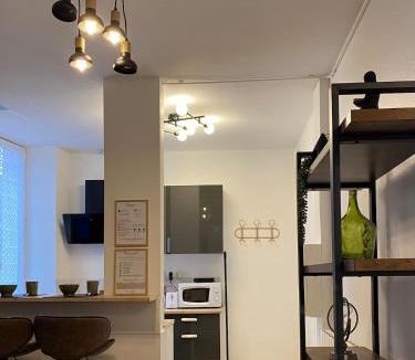 Saint-Amand-en-Puisaye Apartment | Château, poteries, vins et randonnées