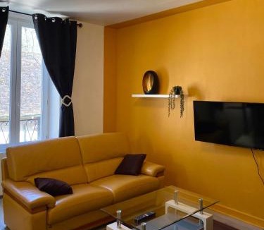 Saint-Amand-en-Puisaye Apartment | Château, poteries, vins et randonnées 2