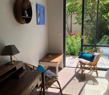 Surgeres Bed & Breakfast | Chai Léopold