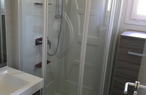 Kernascleden Ski Chalet | Chalet 4 Personnes Dans Camping Avec Piscine Couverte et Chauffée