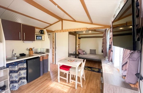 Chazemais Ski Chalet | Chalet accueillant à Chazemais – 25 m² avec piscine