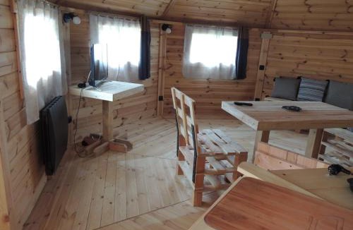 Chazemais Ski Chalet | CHALET ATYPIQUE LOLA type KOTA location en gîte