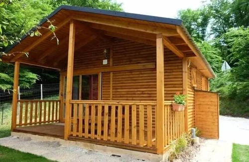 Marcillac-Saint-Quentin Ski Chalet | Chalet: Chalet au naturel sleeps 4