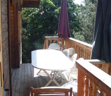 Chantemerle Ski Chalet | Chalet chaleureux à Saint-Chaffrey avec vue montagne et cheminée