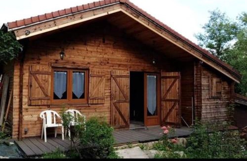 Louatre Apartment | Chalet chaleureux à Louâtre avec piscine partagée