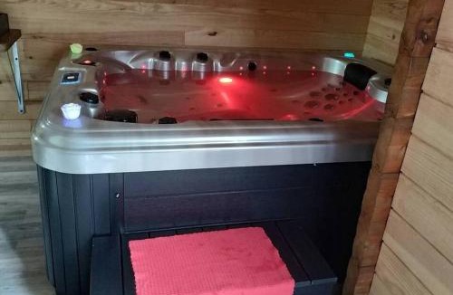 Louatre Apartment | Chalet chaleureux à Louâtre avec piscine partagée