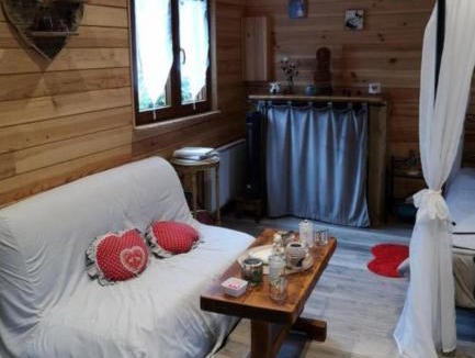 Louatre Apartment | Chalet chaleureux à Louâtre avec piscine partagée