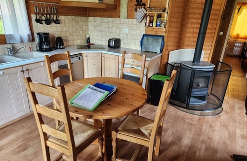 Doucier Ski Chalet | Chalet-Comfort-Wet room-Garden view-clévacances 3 clés