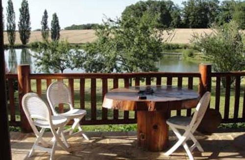Dussac House | Chalet confortable au bord d'un étang à Dussac - FR-1-616-72