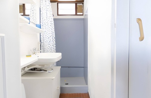 Vernet-la-Varenne House | Chalet Cottage 50 m from Lake with View, Private Terrace, and Wi-Fi