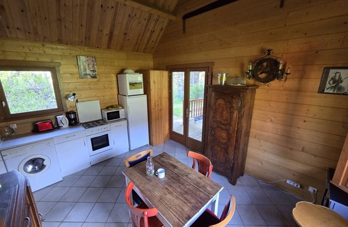Chambon-sur-Lac Ski Chalet | CHALET EN BORD DE SOURCE A QUELQUES KILOMETRES DE LA VALLEE DE CHAUDEFOUR