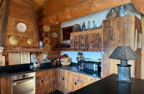 Les Angles Ski Chalet | CHALET EN RONDIN - LES ANGLES - 4 ETOILES - LAKE VIEW - NEAR SLOPES - 9 pers