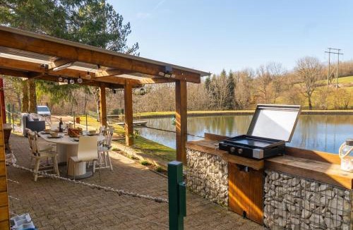 Manzat Ski Chalet | Chalet et étang, exclusivement privée