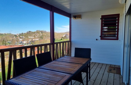 Hasparren Ski Chalet | Chalet Etxean, 1 à 6 Personnes, Terrain et Piscine