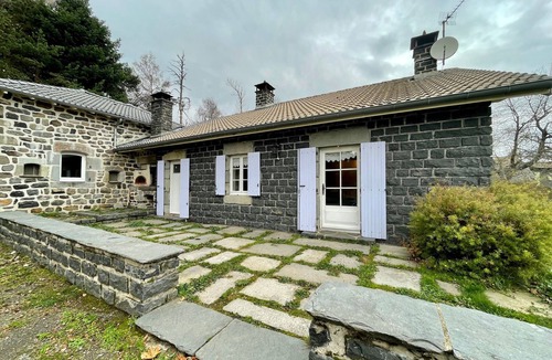 Araules Cottage | Chalet familial près de la forêt avec grand terrain, jeux pour enfants et cheminée