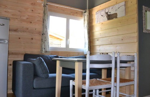 Roquefeuil Ski Chalet | Chalet for 4 with terrace in Roquefeuil