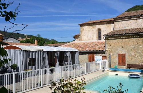 Roquefeuil Ski Chalet | Chalet for 4 with terrace in Roquefeuil