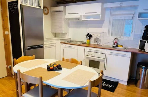 Egliseneuve-d'Entraigues Ski Chalet | Chalet '77 Proche S Besse' with Private Terrace, Wi-Fi and Air Conditioning