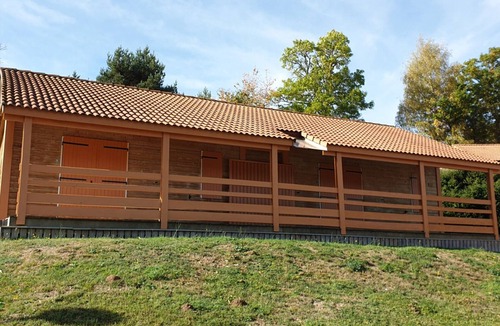 Blavignac Ski Chalet | Chalet 'Hibiscus for 6, Weekend Price' with Mountain View, Shared Pool, and Wi-Fi