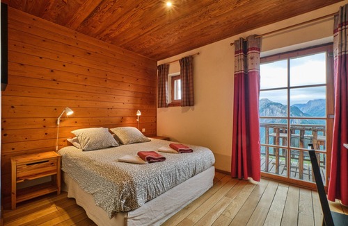 Villard-Reculas Ski Chalet | Chalet 'Il Fera Beau Demain' with Mountain View, Private Terrace and Wi-Fi