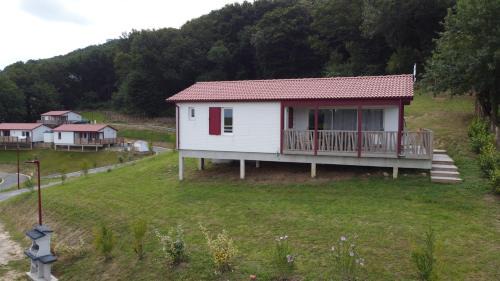 Hasparren Ski Chalet | Chalet ILUNA 2 à 6 pers chambre parentale 2sdb piscine 30 min des plages