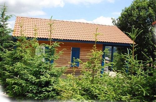 Blavignac Ski Chalet | Chalet Jasmin with Mountain Views, Shared Pool, and Wi-Fi