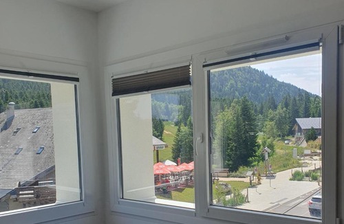 Sarcenas House | Chalet Jaune CHAMECHAUDE