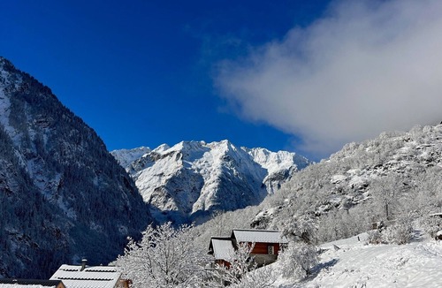 Venosc Ski Chalet | Chalet 'L'Ecrin De Venosc' with Mountain View, Private Terrace and Wi-Fi