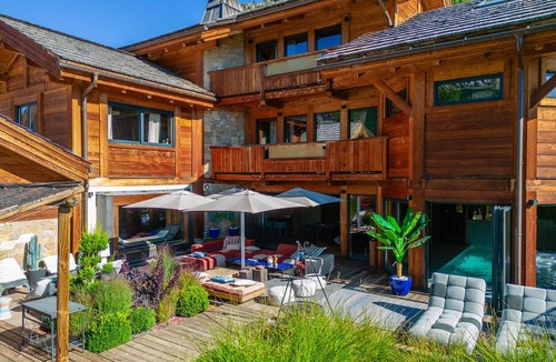 Monetier-les-Bains Ski Chalet | chalet l'orpin, swimming pool, sauna, billiards, cinema