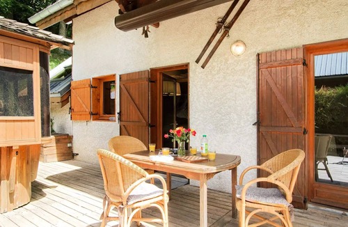 Venosc Ski Chalet | Chalet Larch - Quality chalet with Jacuzzi