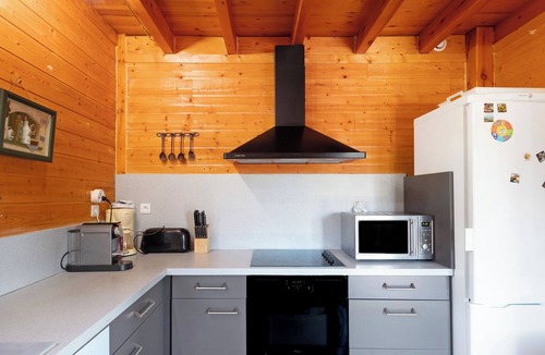 Pyrenees 2000 Ski Chalet | Chalet 'Les Silènes - 10 Prs' with Private Terrace, Shared Garden and Wi-Fi