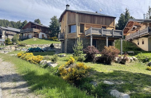 Pyrenees 2000 Ski Chalet | Chalet 'Les Silènes - 10 Prs' with Private Terrace, Shared Garden and Wi-Fi
