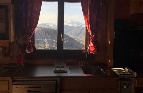 Camurac Ski Chalet | Chalet 'Les Volets Verts' with Mountain View, Private Sauna & Wi-Fi