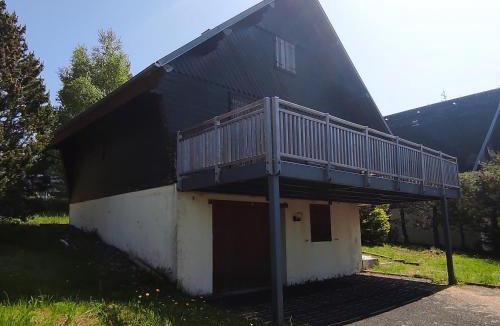 Besse-et-Saint-Anastaise Ski Chalet | Chalet montagnard confortable à Super Besse avec grand terrain et parking privé - FR-1-814-139