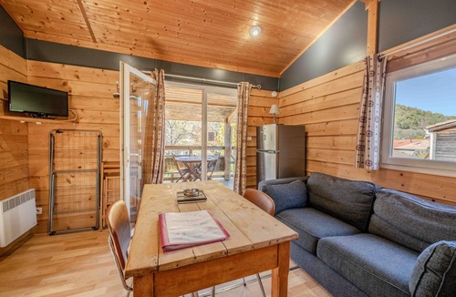 Roquefeuil Ski Chalet | Chalet 'Montana 2- 4pers' with Mountain View and Wi-Fi